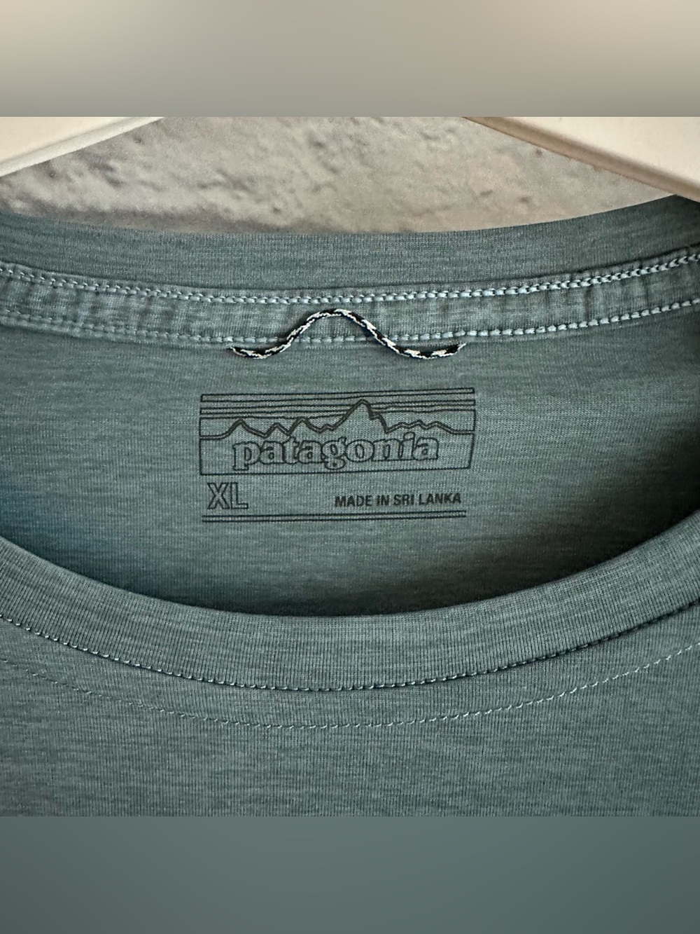 PREOWNED PATAGONIA GREY SHORT SLEEVE TSHIRT MOUNTAIN GRAPHIC TEE MENS XL - Picture 3 of 5
